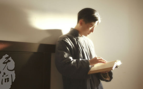 只問(wèn)敢勇，無(wú)問(wèn)西東